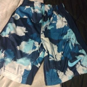 Nike Shorts YLg